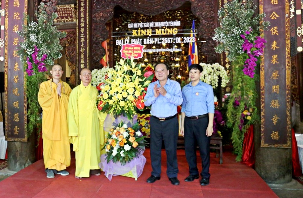 Ủy ban MTTQ Việt Nam Bắc Giang tỉnh thăm, chúc mừng  Đại Lễ Phật Đản - Phật lịch 2567 - Dương...