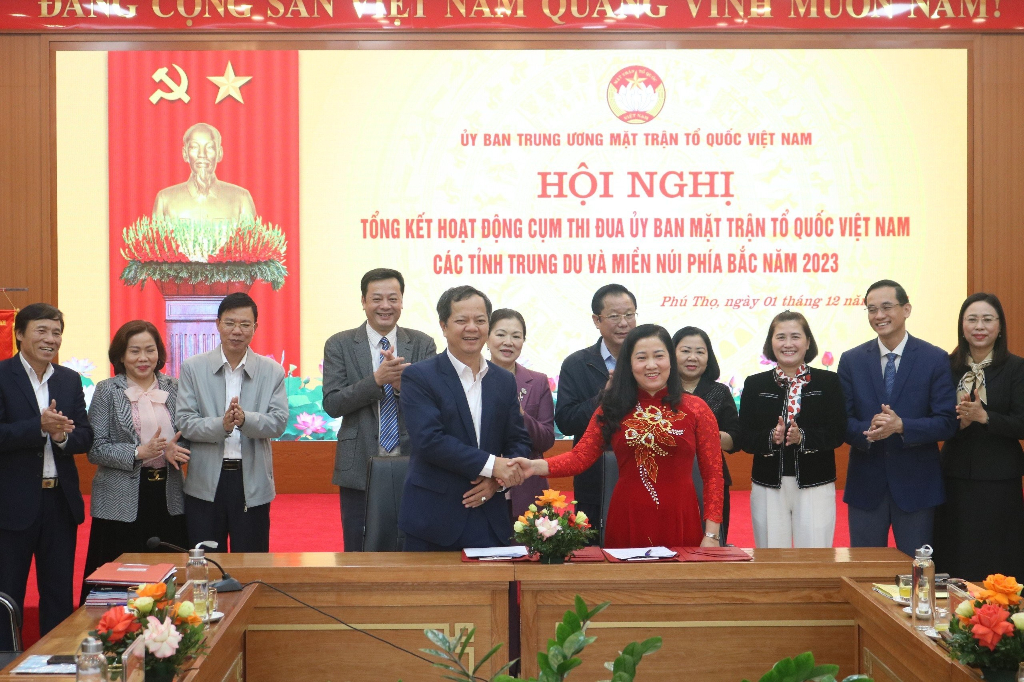 Đoàn đại biểu Ủy ban MTTQ tỉnh dự Hội nghị tổng kết Cụm thi đua tại Phú Thọ