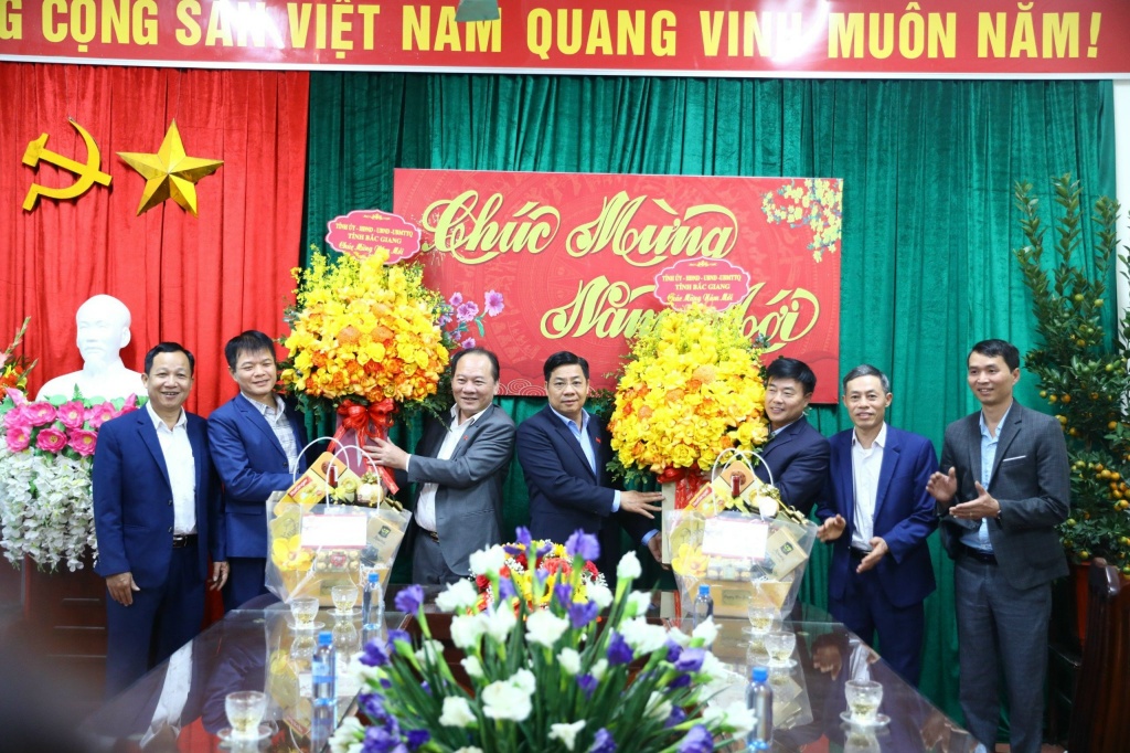 Bắc Giang hoàn thành vượt mức kế hoạch thăm, tặng quà tết Giáp Thìn 2024