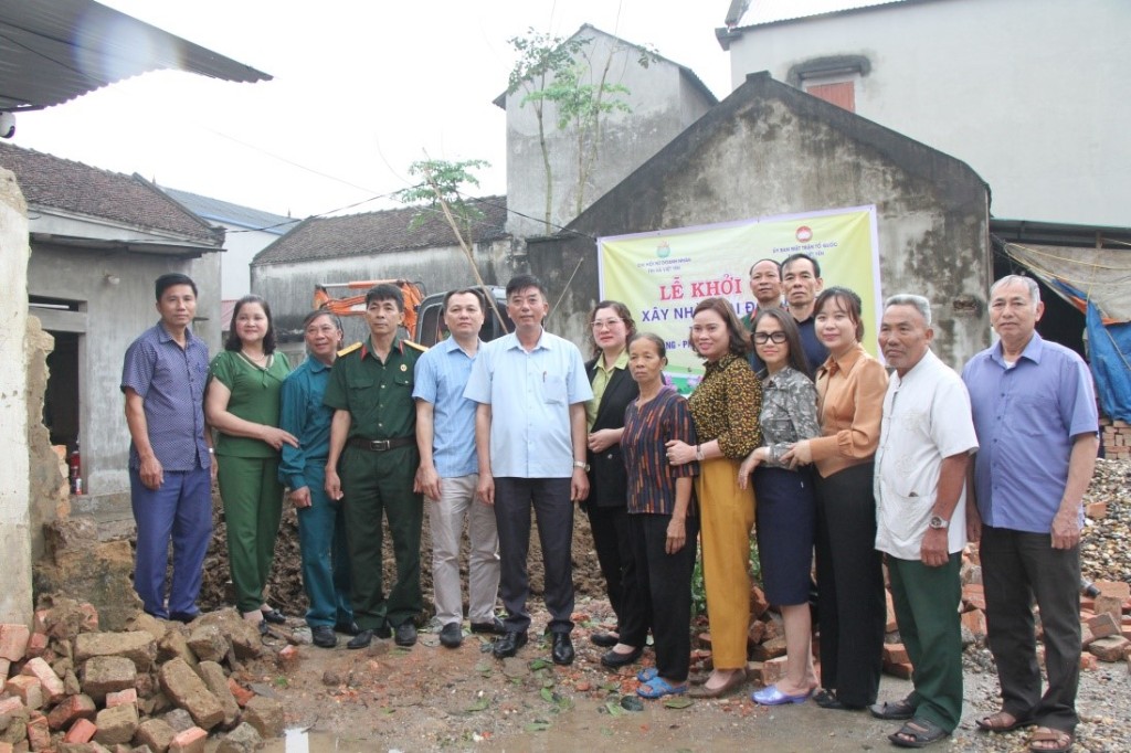 Ủy ban MTTQ Việt Nam thị xã Việt Yên phối hợp khởi công xây nhà chìa khóa trao tay cho hộ nghèo