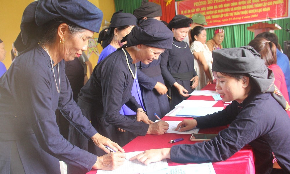 Lục Ngạn: 164.165 cử tri tham gia bỏ phiếu về sắp xếp đơn vị hành chính|https://mttq.bacgiang.gov.vn/ja_JP/chi-tiet-tin-tuc/-/asset_publisher/M0UUAFstbTMq/content/luc-ngan-164-165-cu-tri-tham-gia-bo-phieu-ve-sap-xep-on-vi-hanh-chinh